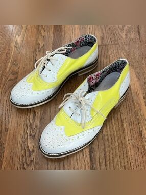 Italian Made Two-Tone Bright Yellow & White Wingtip Loafers. size 38 (8)